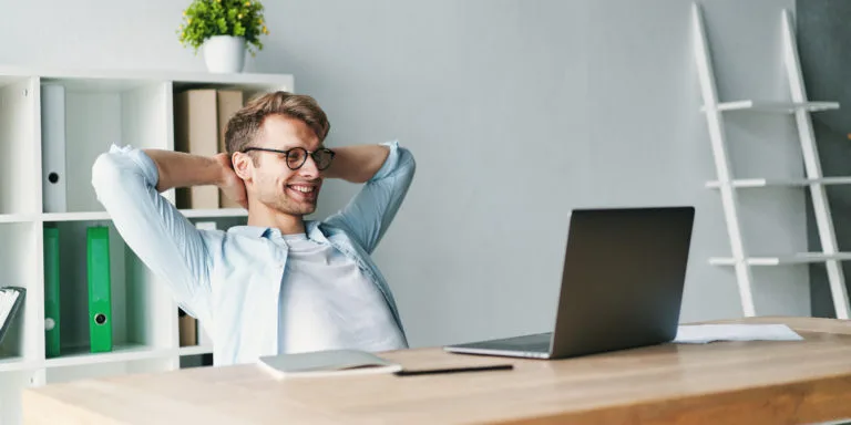 Support guy with laptop